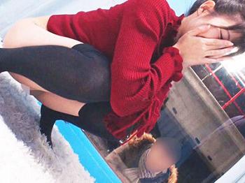 [Upornia]【MM号】彼氏とデート中の女子大生がAV男優に寝取られる⁉鬼手マンで潮吹きまくってザーメン中出しまでされちゃう♥︎