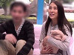 [マジミラ号]＜人妻ナンパ＞綺麗な人妻がでハメられます。他人の立派なチ〇ポを味わっての激イキ中出しSEX