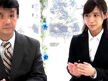 [エロ]＜マジックミラー＞「お金貰えるんですか？！」職場の同僚と車の中で2人っきり！企画に挑戦したら種付け膣内発射中出しに！