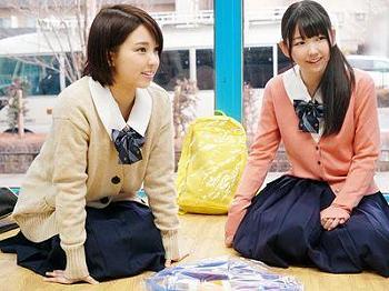 [制服]【マジックミラー】ナンパした童顔ロリ美少女jk2人組をミラー号連れ込み‼膣内洗浄でしたアソコに挿入のエロ4P乱交セックス