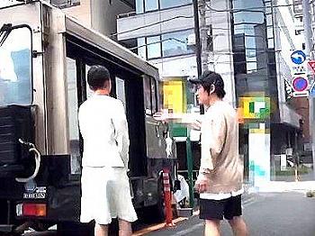 [アダルト動画]＜マジックミラー便＞「これ乗るんですか？！」流百貨店に勤務する美容部員さん！公開ディープキスで興奮エロ交尾発展しちゃう！
