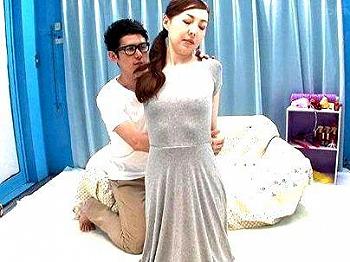 [エロ動画]＜マジミラ号！＞「マキシワンピ・・エッロ！」素人の上品な美人奥さん！ＭＭ号でNTRガチファックになるぞ！！