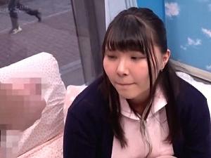 [素人]ナンパした巨乳看護師さんにデカチン見せつけセンズリ鑑賞してもらい筆おろし！ナースさんと初めてのセックスで童貞卒業！
