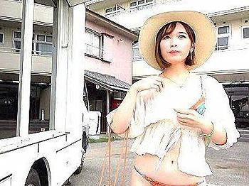 [無料エロ動画]＜素人ナンパ！＞え？またですか？マジミラ号下車直後にまたナンパ！オイルマッサからガチファックで興奮しちゃう！！！