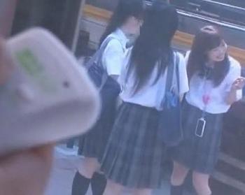 [素人ナンパ]〖＠女子校生〗魅惑的な表情が魅力的でギンギンになった肉棒が敏感になったアソコへ挿入される女子学生