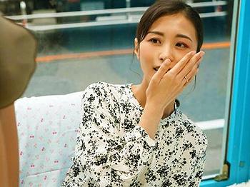 [マジミラ号]【マジミラ号】華奢で美人な奥様を人妻ナンパ！「夫のよりデカチンですよ♡♡」エッチな美魔女に子作り生中出しｗ【素人NTR企画】