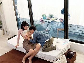 [素人]【友達の母】『おばさんなのにどうして…』親友母で童貞卒業したい…マジックミラー部屋でエロ巨乳美熟女とNTRモニタリング
