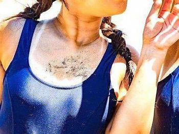 [エロ動画]＜マジミラ号！＞もうダメなの…に…！結構可愛いスク水女子！ＭＭ号で首絞めファックでもだえるゾ！！！