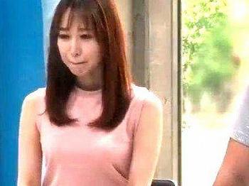 [エロ動画]＜素人ナンパ＞「子供は母乳で育てたいです…！」クッソ可愛い若い奥さん！ＭＭ号でオッパイマッサでNTRファックになっとる！