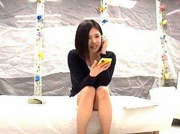 [無料エロ動画]＜マジミラ号！！＞誰か来て…！友達と呼ばないと即パコ企画！残念ながら来ない子がマジミラ号でヤラレル(アダルト動画)