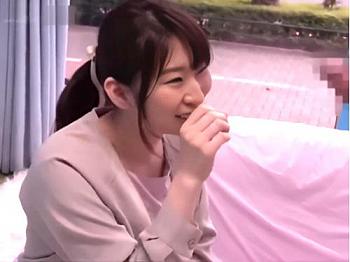 [人妻]『主人のより…全然大きい…』子持ち夫婦ナンパしてマジミラ号連れ込み❤爆乳ママに巨根男の悩み相談装いデカチン見せたら発情して…