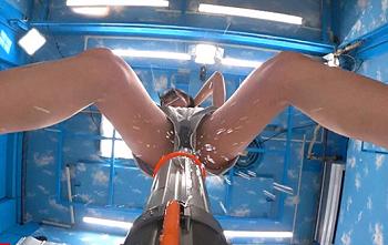 [エロ動画]【マジミラ号】「スクワットで目指せ100プッシュ！」ナンパした素人のお漏らしイキしてしまう部活帰りのスポーツJK女